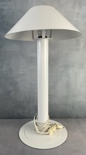 Grande lampe blanche en métal