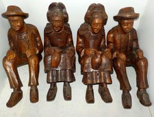 2 couples bretons assis en