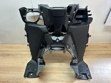 UN CARENAGE TABLIER ARRIERE