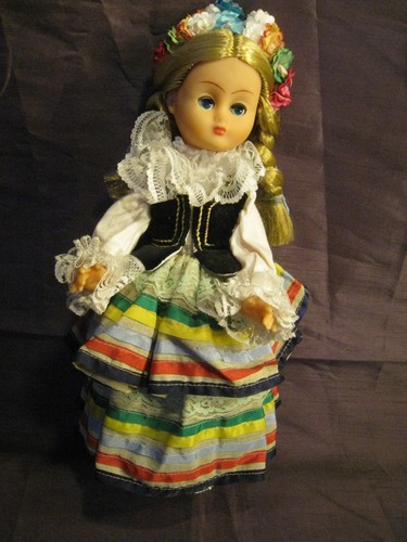 Poupée costume traditionnelle - poupée,