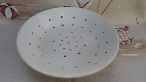 Ancienne assiette faisselle - ancienne,