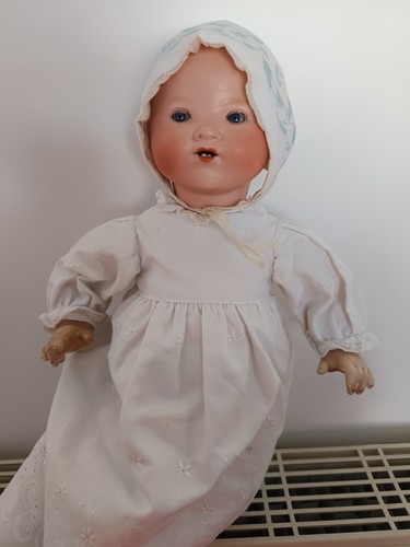 Petit bébé caractère ancien - petit,