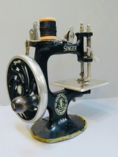 MACHINE À COUDRE MINIATURE DE