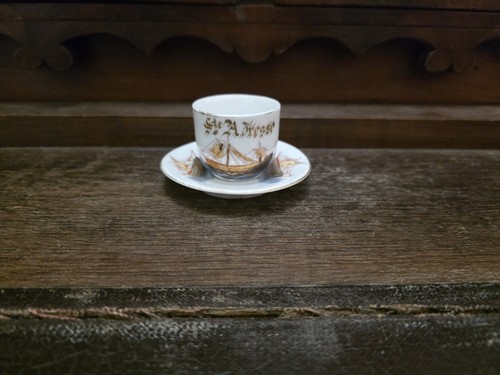 Ancienne petite tasse et - et,