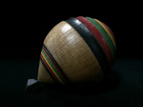 K1865 toupie bois vintage - en,
