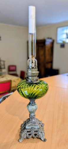 Ancienne lampe pétrole - à,