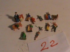 lot 14 figurines HO PREISER/14 VOYAGEURS + 2 BANCS/ OCC