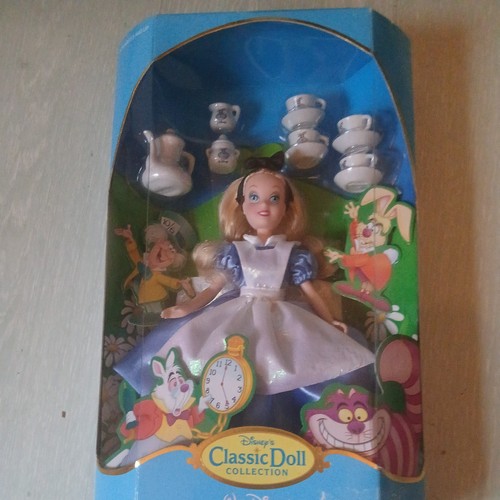Poupee disney alice pays - poupee,