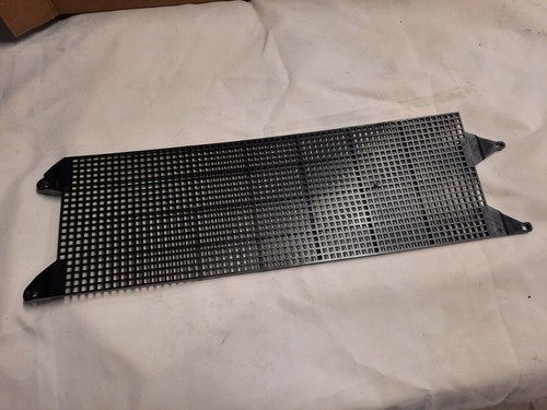 Grille pare pierre radiateur