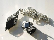 LOT / BELLE BAGUE T52 + PENDENTIF / ANCIENS en ARGENT avec ONYX et MARCASSITE