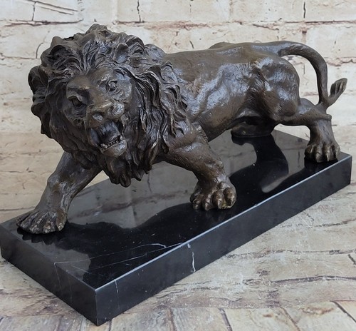 Angry roaring lion - lion, bronze