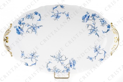 Plat ovale aux bouquets bleus