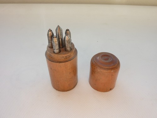 Poinçons pour resserrer les