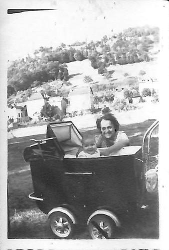 Photo bebe dans son landau - photo,