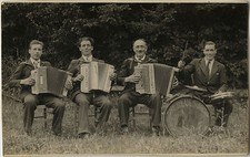 PHOTO ANCIENNE - VINTAGE SNAPSHOT - ORCHESTRE MUSIQUE ACCORDÉON - MUSIC BAND