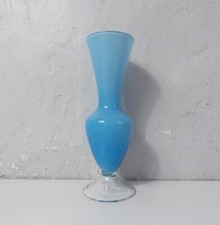 ancien vase en opaline bleue