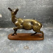 Bronze animalier – Biche sur socle bois – Cachette secrète dissimulée