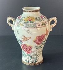 Haviland: Grand vase en porcelaine de Limoges décor chinoisant fleurs papillons
