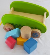 Mini chariot en bois avec cubes Hape Jouet à pousser ou à tirer