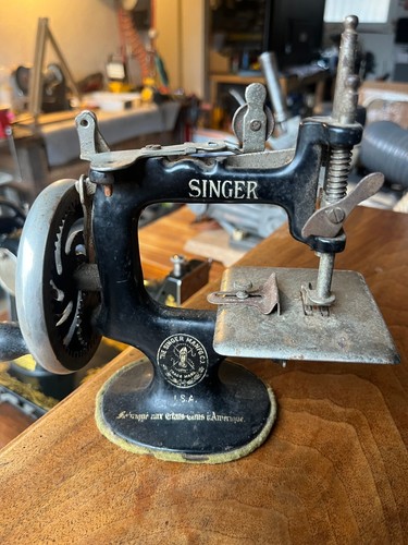 Machine coudre singer - à,