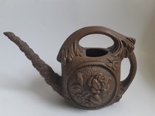 Ancien petit arrosoir plastique motifs relief florale