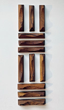 Lot de 12 repose-couteaux en noyer – l’élégance artisanale à votre table