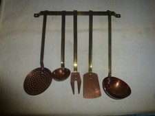 ENSEMBLE DE CINQ USTENSILES DE