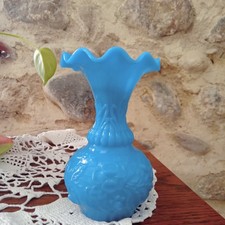 PETIT VASE ANCIEN EN OPALINE BLEUE DÉCOR PENSÉES