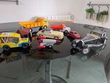 Lo de jouets anciens en tôle