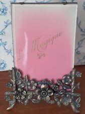 Joli ancien porte photo Le Magique  en laiton repoussé verre biseauté 1914- 1918