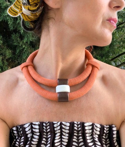 Collier suédine abricot neuf - suédine,