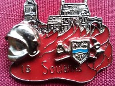 Pin's Fireman embossed barracks of Soulaines coat of arms helmet village (70)