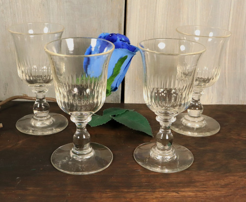 Verres anciens vin en - à,