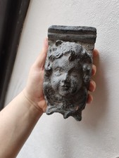 Tête De Chérubin En Terre