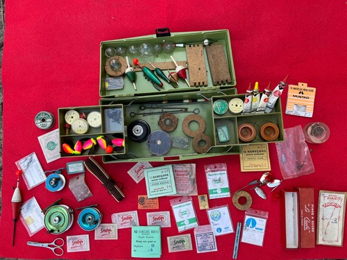 Caisse avec materiel pêche - materiel, de