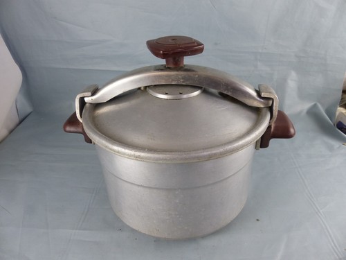 Ancienne cocotte minute - , seb
