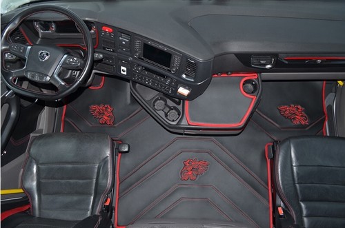 Camion tapis sol noir rouge - tapis,