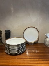 Lot de 12 assiettes plates –
