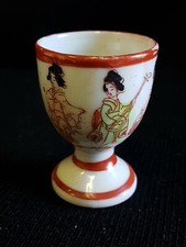 Coquetier en porcelaine du japon H 6cm Diam. 4.5cm