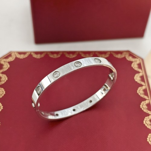 Cartier love bracelet 18k - cartier,