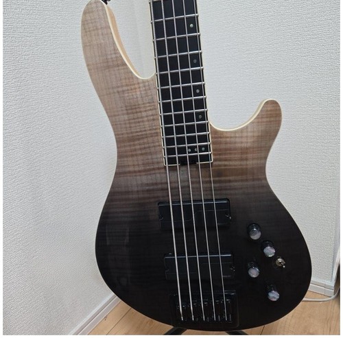 Guitare basse électrique
