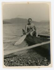 PHOTO SNAPSHOT, portrait d'un homme dans une pirogue pagaie à la main
