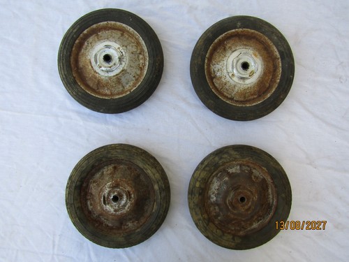 Lot 4 anciennes roues - 8..,