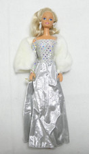 POUPEE BARBIE AVEC ROBE ET