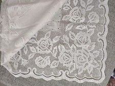 NAPPE CARREE FACON DENTELLE