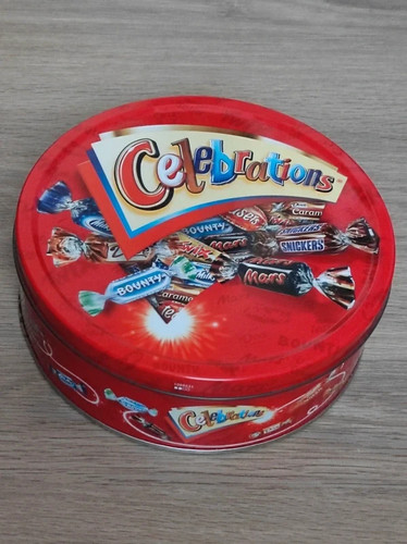 Boîte ronde métal année