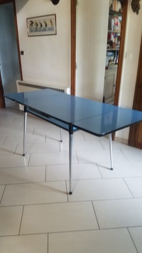 Table formica bleu avec tiroir