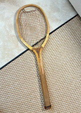 Ancienne raquette de tennis en