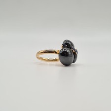 Bague modèle CAPRI or jaune 18 carats sertie de saphirs signée Pomellato