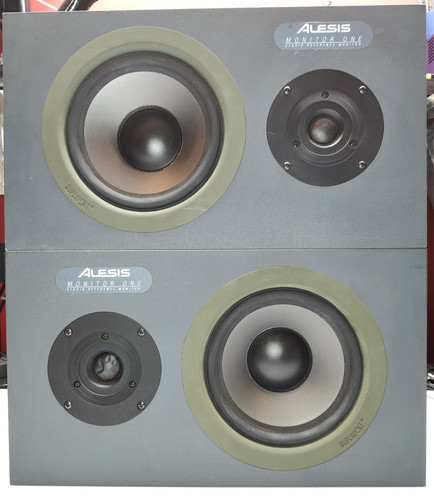 Pair alesis monitor - pair,